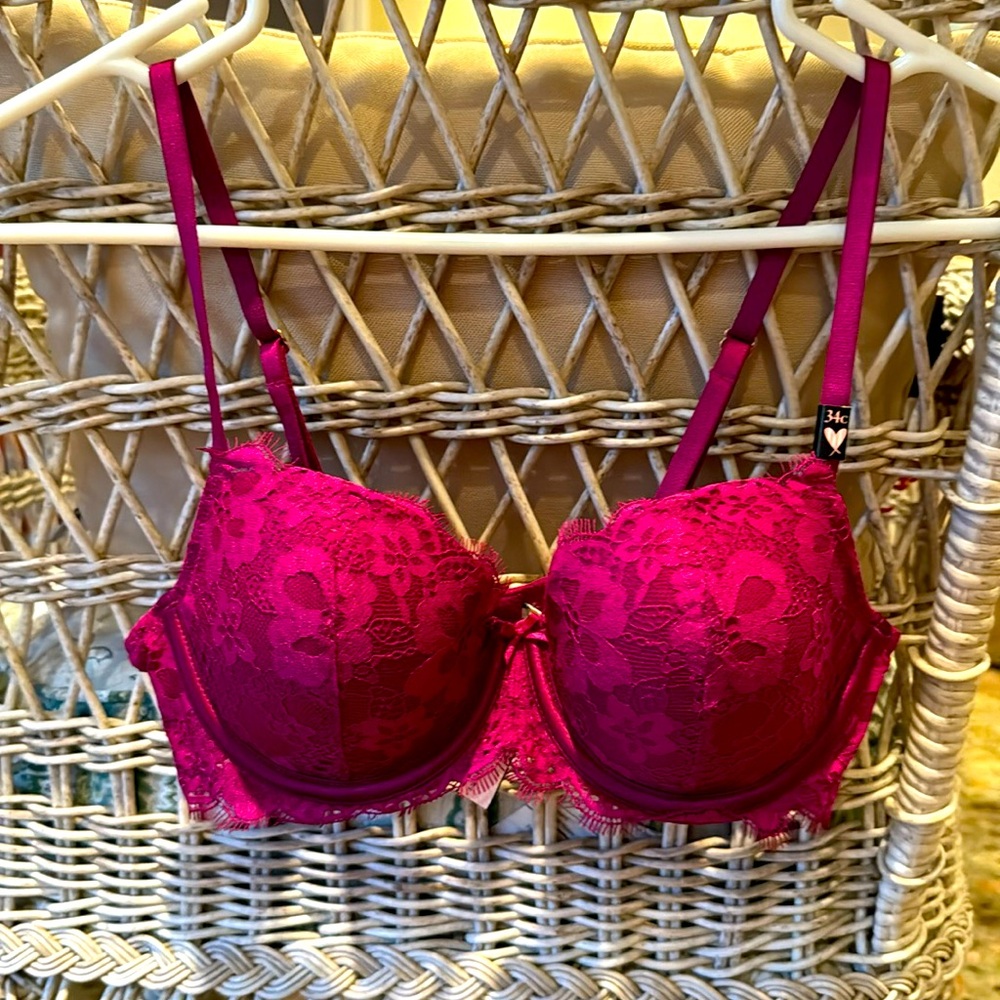 NWT Victoria’s Secret 34C Lightly Lined Dream Angles